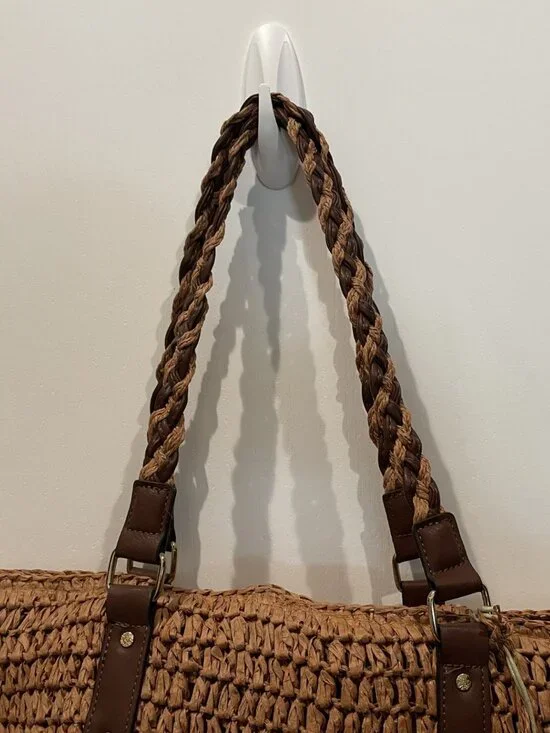 Tommy Bahama Mama Tote with interior pouch - Brand New with tags! - Retail $118 - Picture 3 of 7